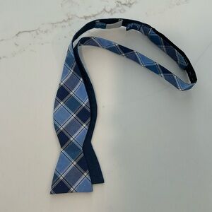 14th & Union adjustable blue plaid bow tie